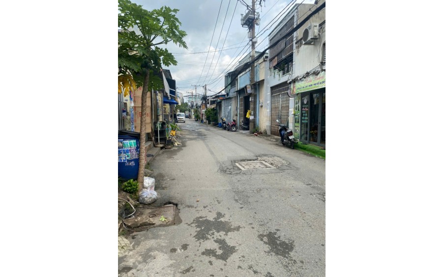 Chủ Ngộp Bank!!!Bán Gấp!!Chỉ còn 5,95 tỷ, Nhà C4 SHR, diện tích khủng 117m2,  1/ Nguyễn Văn Quá cách mặt tiền 50m, HXH tránh nhau, Ô tô Ngủ Sân